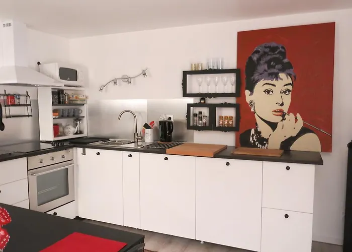 Plage Et Centre A 15 Minutes A Pied - Stationnement Gratuit Et Facile Apartment